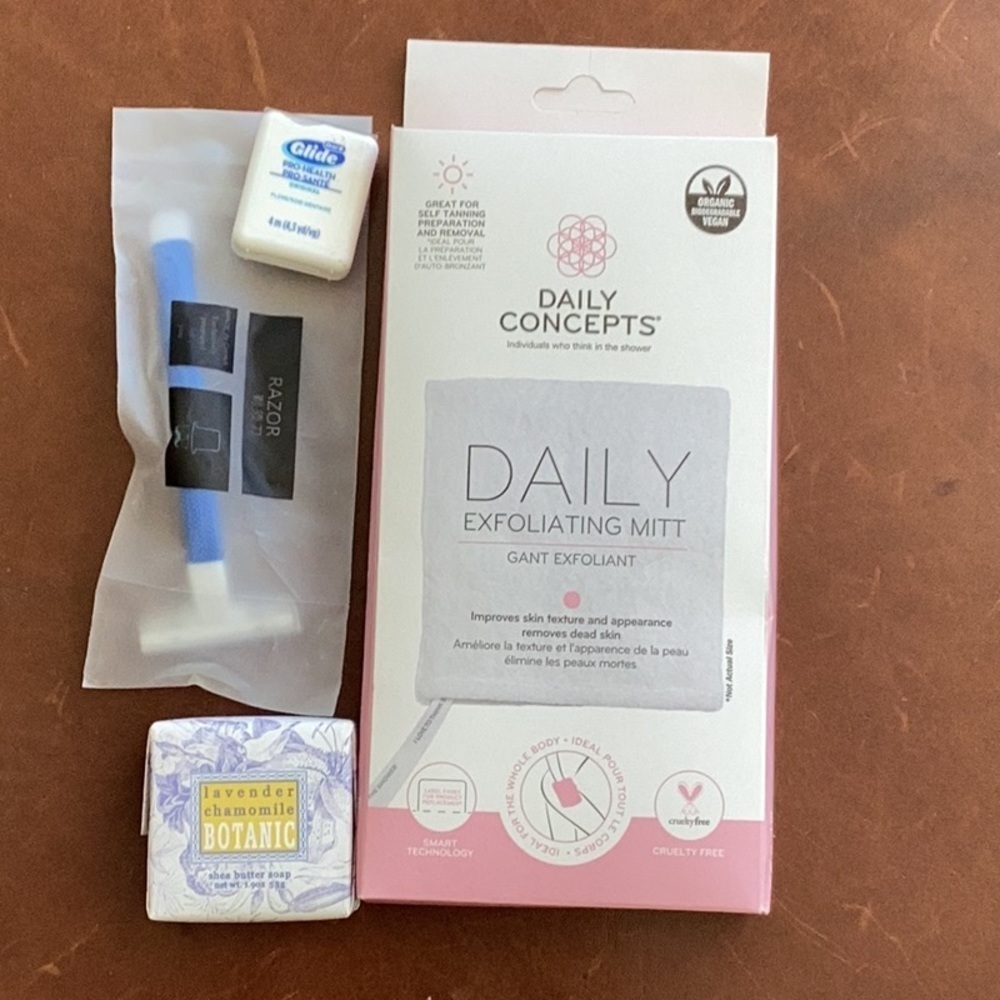 Daily Concepts Exfoliation Mitt Bundle